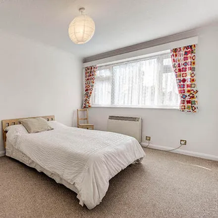 Image 4 - Winchmore Hill URC, Compton Road, Winchmore Hill, London, N21 3NX, United Kingdom - Apartment for rent