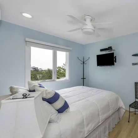 Rent this 2 bed apartment on Town of East Hampton in NY, 11930