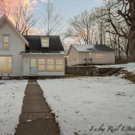 Buy this 4 bed house on 319 West Pine Street in Big Rapids, MI 49307