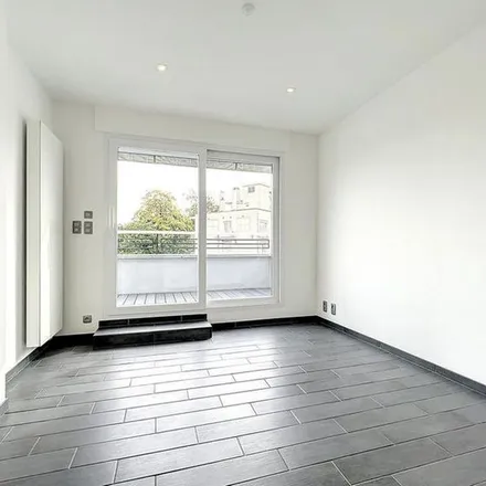 Rent this 3 bed apartment on Rue Colonel Chaltin - Kolonel Chaltinstraat 37 in 1180 Uccle - Ukkel, Belgium
