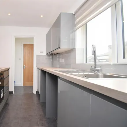 Rent this 2 bed townhouse on The Pheasant in Belmont Road, London