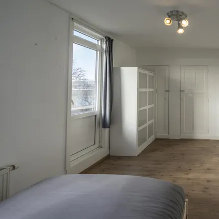 Rent this 3 bed room on Stadhoudersweg 97B in 3039 EC Rotterdam, Netherlands