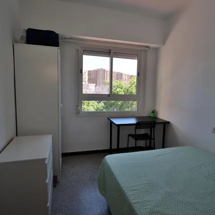 Rent this 4 bed room on Passatge del Doctor Bartual Moret in 1, 46021 Valencia