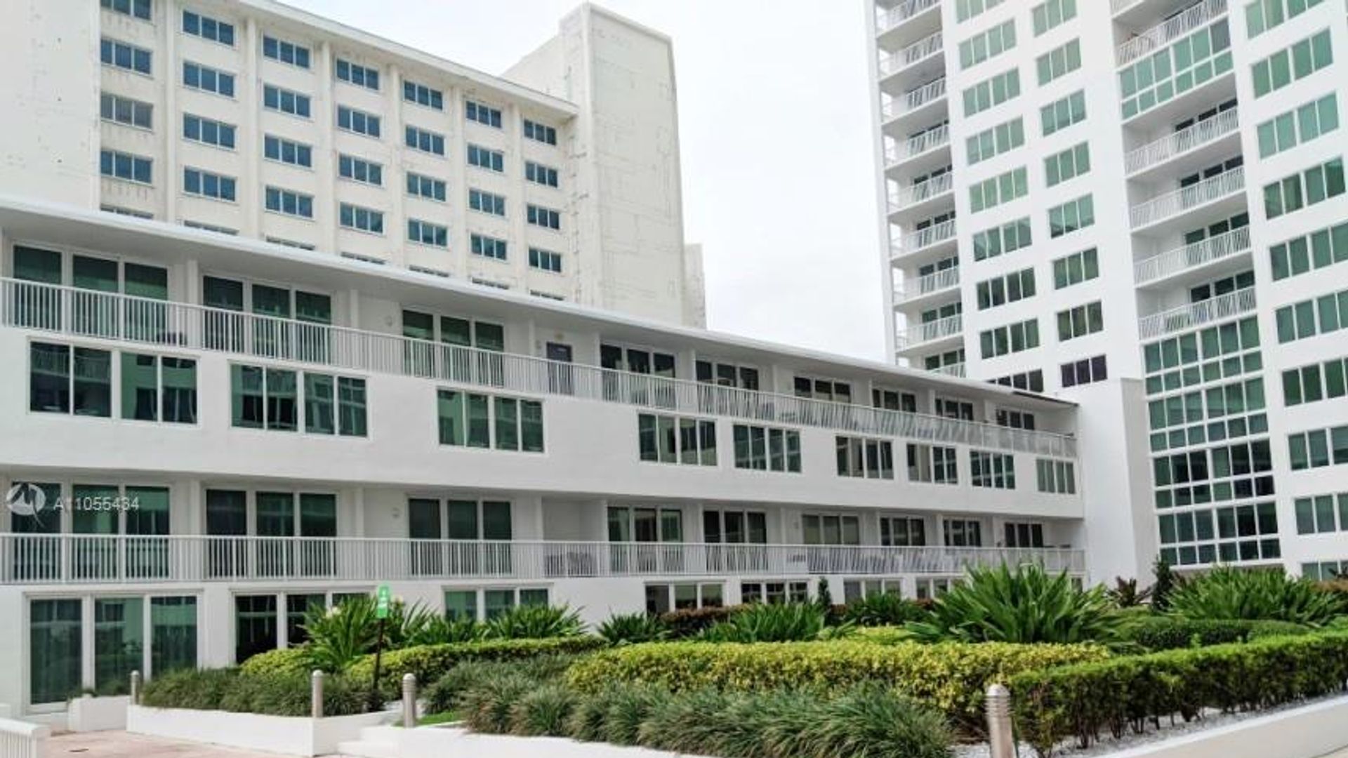 1-bedroom-condo-at-the-carriage-house-5401-collins-avenue-miami-beach