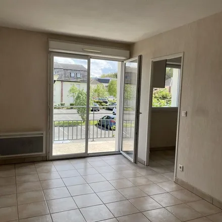 Rent this 3 bed apartment on Espace Lumières in 39 Rue Élie Gruyelle, 62110 Hénin-Beaumont