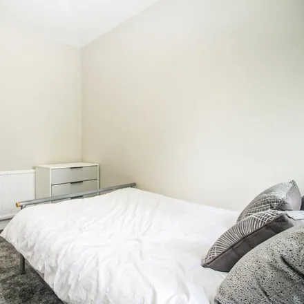 Rent this 1 bed room on Mitford Road in Leeds, LS12 1NF