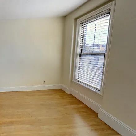 Image 2 - #4, 86 Hammond Street, Southend, Boston - Apartment for rent