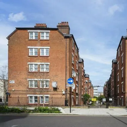 Buy this 3 bed apartment on Morris House in 1-85 Salisbury Street, London