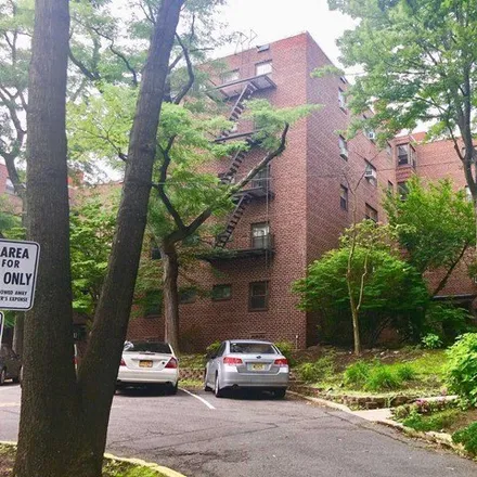 Rent this 1 bed house on 357 Park Place in Linwood, Fort Lee