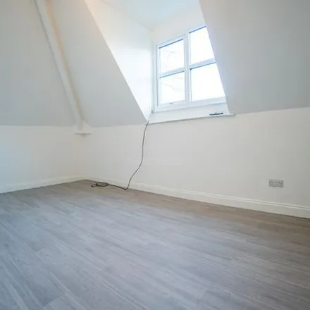Rent this 2 bed apartment on Knighton Park Road in Leicester, LE2 1TX