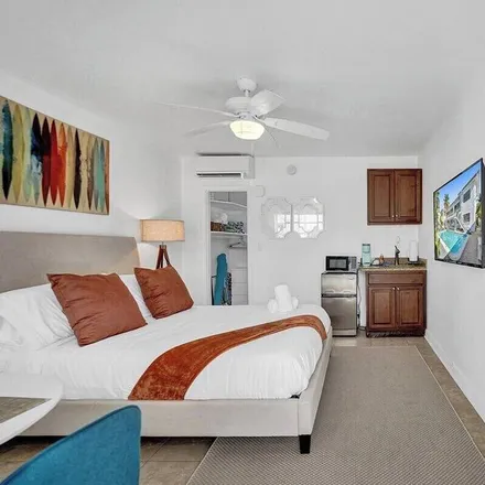 Rent this studio apartment on Hollywood