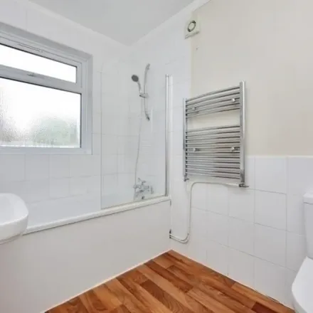 Image 3 - 83 Camberley Avenue, Cottenham Park, London, SW20 0BL, United Kingdom - Apartment for rent