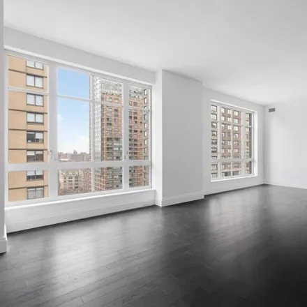 Rent this 3 bed condo on 1683 3rd Avenue in New York, NY 10128