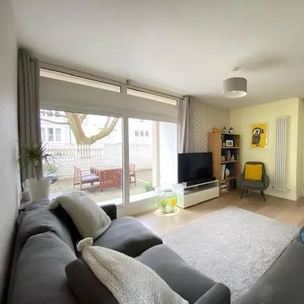 Rent this 3 bed room on Victoria Rise in London, SW4 0NW