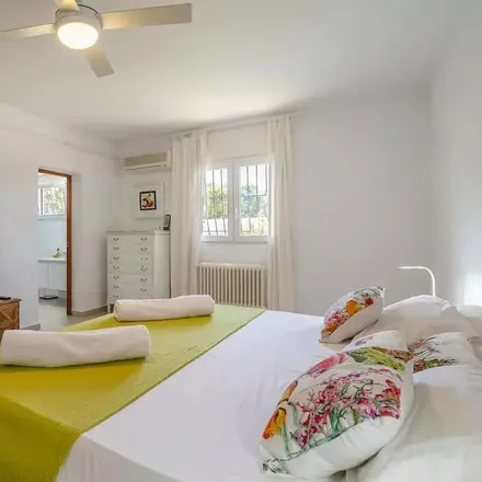 Rent this 5 bed house on J.L.C.A. Lawyers in Avinguda d'Escandinàvia / Avenida de Escandinavia, 72