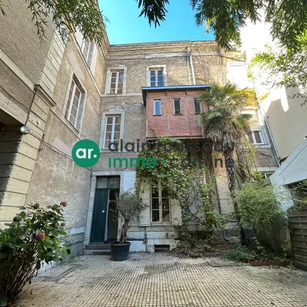 Rent this 7 bed apartment on 2 Boulevard du Roi René in 49100 Angers, France