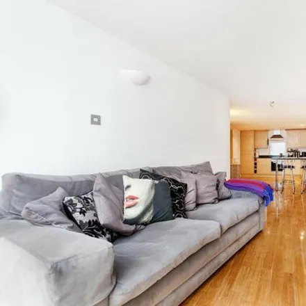 Image 5 - 358 Caledonian Road, London, N1 1DT, United Kingdom - Apartment for sale