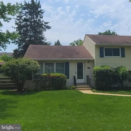 Rent this 3 bed house on 703 North Mansfield Street in Alexandria, VA 22304
