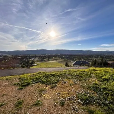 Buy this 3 bed house on 2461 Quail Hill Road in Copper Cove Subdivision, Calaveras County
