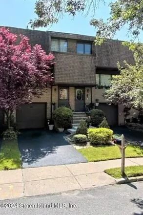 Buy this 3 bed townhouse on 134 Windham Loop in New York, 10314