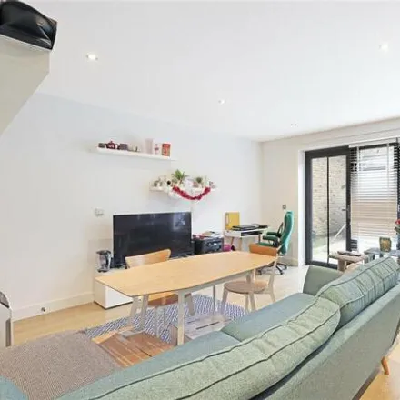 Buy this 1 bed apartment on 100 Parade Gardens in London, E4 8EB
