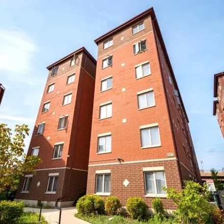 Buy this 3 bed condo on 1809 South Melody Court in Chicago, IL 60616