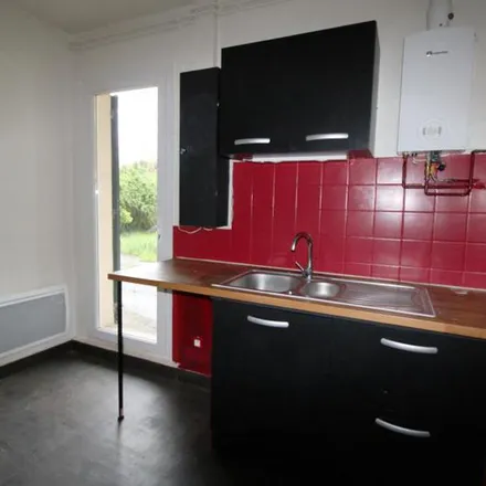 Rent this 3 bed apartment on 14 Chemin de Ferro Lébrès in 31100 Toulouse, France