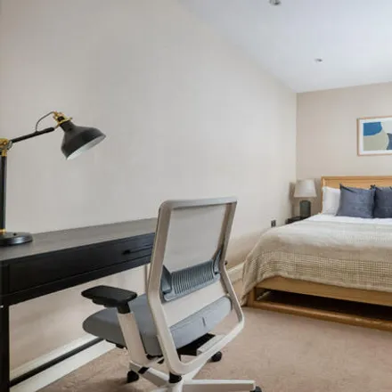 Image 7 - 18 Notting Hill Gate, London, W8 4QY, United Kingdom - Room for rent