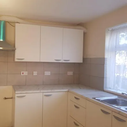 Rent this 2 bed townhouse on Pennyacre Road in Brandwood End, B14 5UN