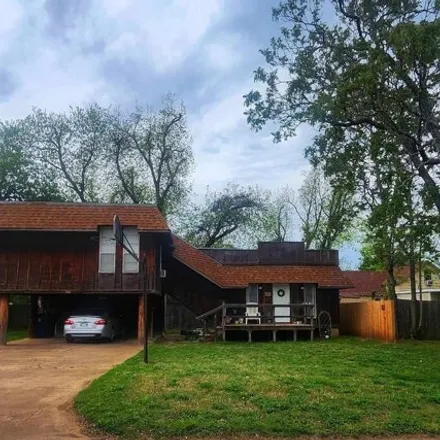 Buy this 2 bed house on 294 South 14th Street in Chickasha, OK 73018