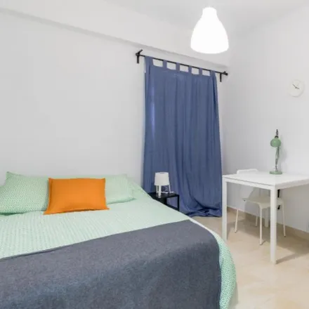 Rent this 4 bed room on Carrer de Just Vilar in 24, 46011 Valencia