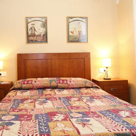 Rent this 4 bed house on Reus in Plaça de l'Estació, 43202 Reus