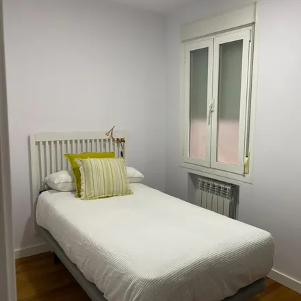 Rent this 2 bed apartment on Madrid in Calle de Lavapiés, 38
