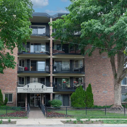 Buy this 2 bed house on 2 North Chestnut Avenue in Arlington Heights, IL 60005
