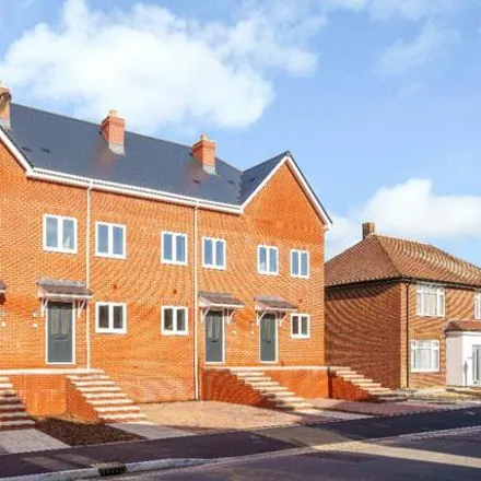 Buy this 3 bed townhouse on 40 Vespasian Road in Southampton, SO18 1AZ
