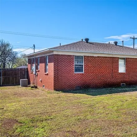 Image 4 - 787 North 8th Street, Noble, OK 73068, USA - House for sale
