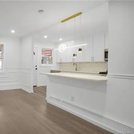 Image 2 - 3426 Boller Avenue, New York, NY 10475, USA - House for sale