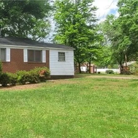 Buy this 3 bed house on 346 Fieldstone Circle in Lakeside, Statesville