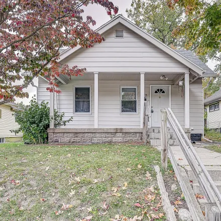 Buy this 2 bed house on 221 East Woodside Street in South Bend, IN 46614