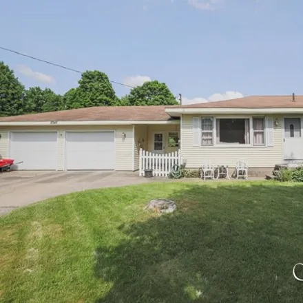 Buy this 3 bed house on 2375 Woodland Street in Jenison, MI 49428