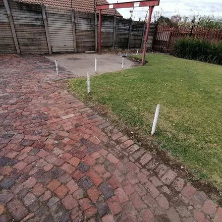 Image 2 - Laerskool Edleen, Ilex Road, Edleen, Kempton Park, 1645, South Africa - Apartment for rent