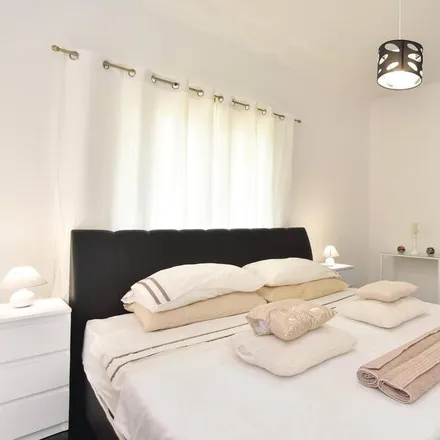 Rent this 5 bed house on Rumin in Split-Dalmatia County, Croatia