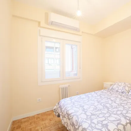 Rent this 3 bed apartment on Madrid in Calle de Agustín Durán, 32