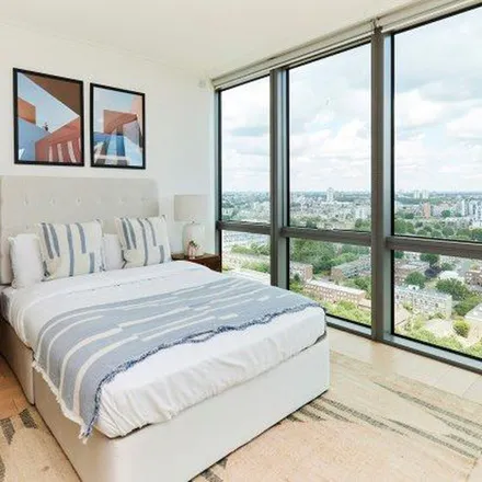 Rent this 2 bed apartment on Burger & Lobster in 18 Hertsmere Road, Canary Wharf