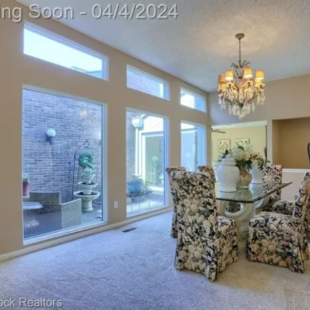 Image 7 - 3581 Wabeek Lake Drive West, Bloomfield Township, MI 48302, USA - Condo for sale