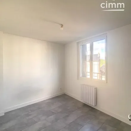 Rent this 2 bed apartment on unnamed road in 45120 Chalette-sur-Loing, France