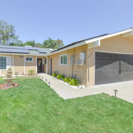Buy this 3 bed house on 731 West Richert Avenue in Clovis, CA 93612