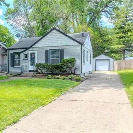 Buy this 3 bed house on 724 33rd Street in Des Moines, IA 50312