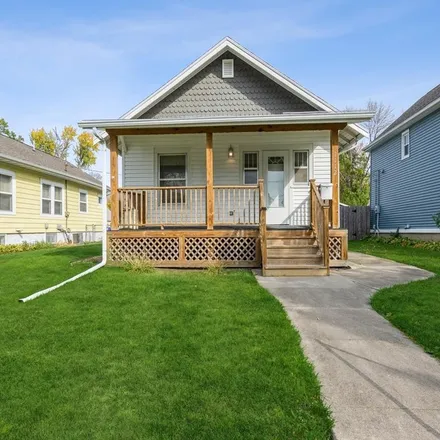 Buy this 2 bed house on 1112 J Avenue Northwest in Cedar Rapids, IA 52405