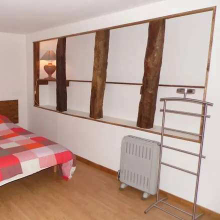 Rent this 2 bed house on 09200 Rivèrenert
